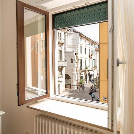 Domus Verona - Elegante Residenza Con Affaccio Su Porta Leoni Extérieur photo